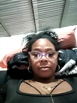 Snapshot of Melanie_candy_ chatting on 10-14-25, 11:16 Melanie candy online show from 10-14-25, 11:16