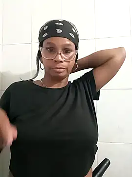 Snapshot of Melanie_candy_ chatting on 10-16-25, 03:40 Melanie candy online show from 10-16-25, 03:40