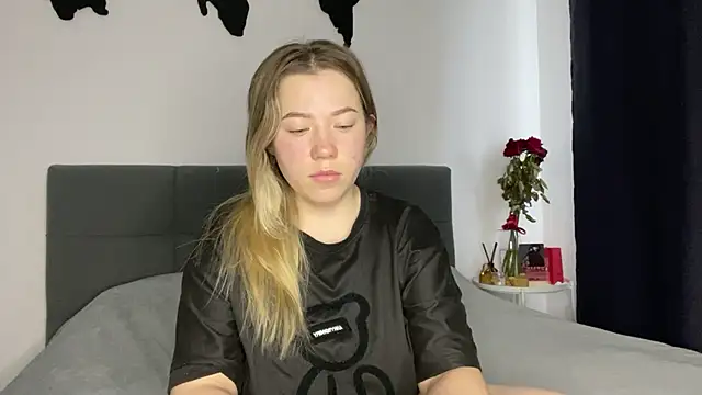 Embersweetbunny online show from 02-01-25, 08:08