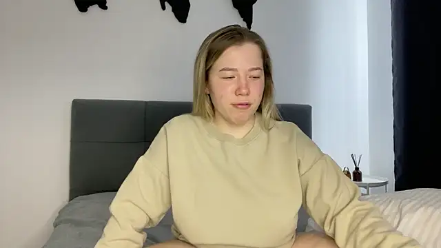 Embersweetbunny online show from 02-17-25, 11:23