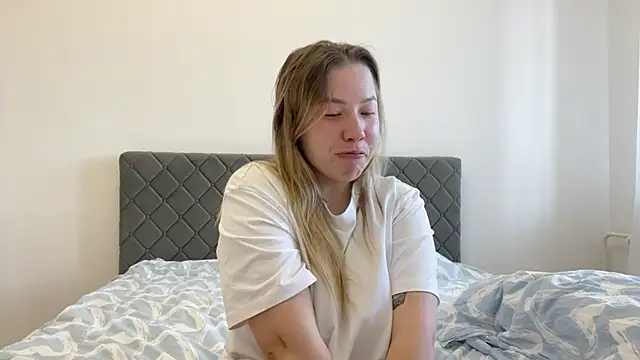 Embersweetbunny online show from 03-19-25, 09:28