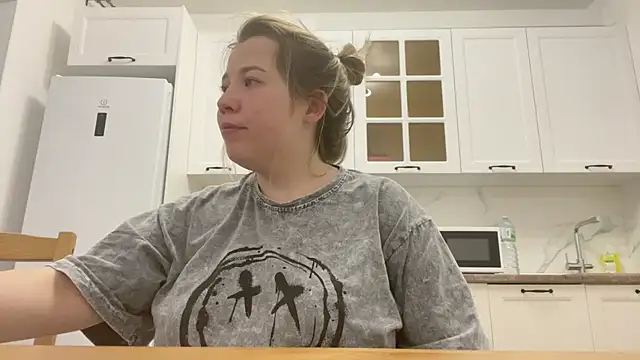 Embersweetbunny online show from 03-22-25, 12:28