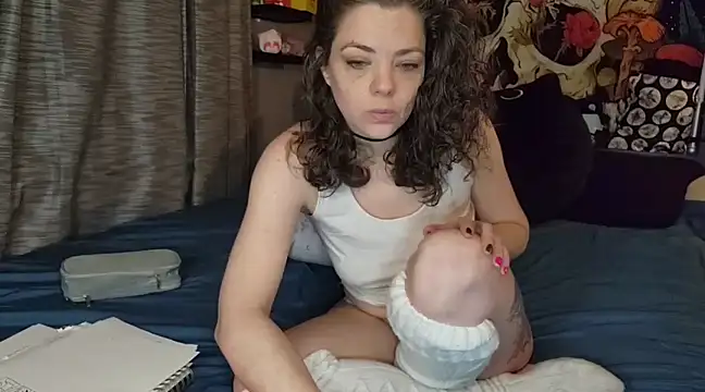 Snapshot of MiaElizabeth chatting on 03-02-25, 07:21 MiaElizabeth online show from 03-02-25, 07:21