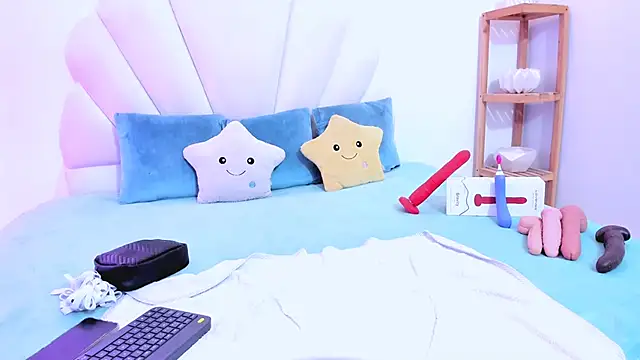 Lizzie Williams  online show from 09-19-25, 03:08