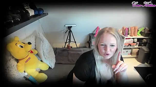 Snapshot of caro_kitten chatting on 03-21-25, 08:17 caro kitten online show from 03-21-25, 08:17