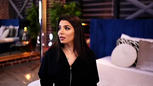 Snapshot of NicoleCellini chatting on 02-27-25, 07:15 NicoleCellini online show from 02-27-25, 07:15