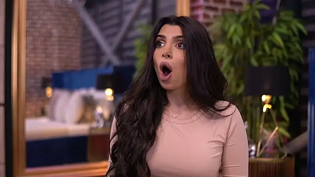 Snapshot of NicoleCellini chatting on 11-05-25, 06:30 NicoleCellini online show from 11-05-25, 06:30