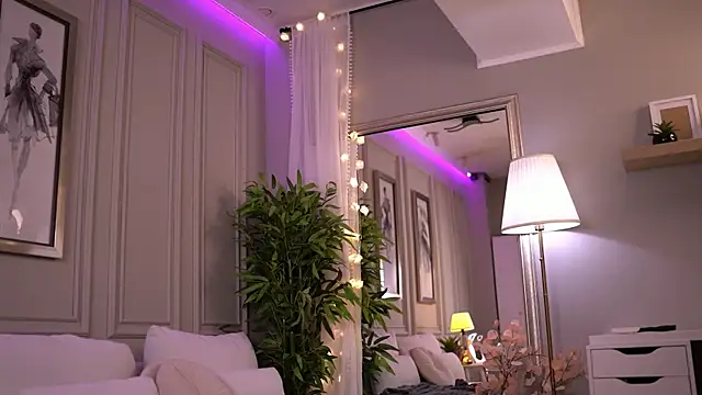 Snapshot of NicoleCellini chatting on 02-28-26, 07:15 NicoleCellini online show from 02-28-26, 07:15