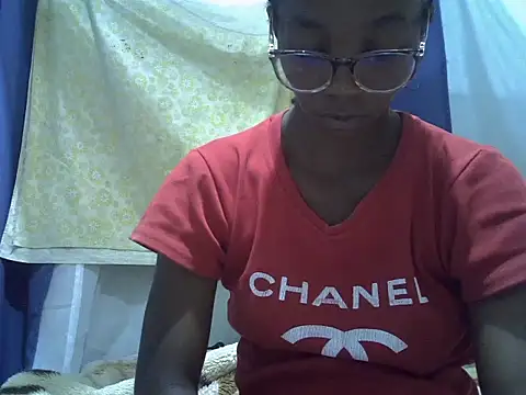 ElianeHot online show from 03-18-26, 11:30