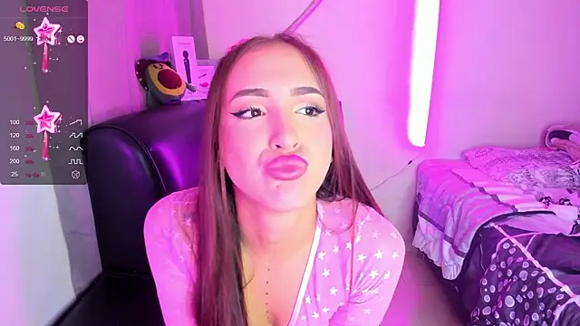 Snapshot of Gothic_slut-without_limit chatting on 01-22-25, 04:34 Gothic slut-without limit online show from 01-22-25, 04:34