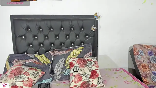 Snapshot of Darlyquenn11 chatting on 12-28-24, 03:15 Darlyquenn11 online show from 12-28-24, 03:15