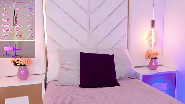 Flor delunaa online show from 06-15-26, 01:24