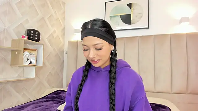 Snapshot of Anniie_Queen chatting on 05-15-26, 03:35 Anniie Queen online show from 05-15-26, 03:35