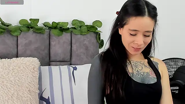 Snapshot of VeronicaTonu chatting on 12-18-24, 03:22 VeronicaTonu online show from 12-18-24, 03:22