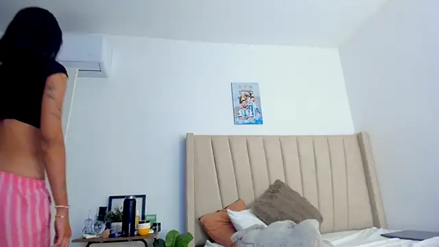 Snapshot of Mady-Edwards chatting on 02-25-26, 12:09 Mady-Edwards online show from 02-25-26, 12:09