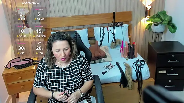 luciana ballesteros  online show from 10-06-25, 12:24