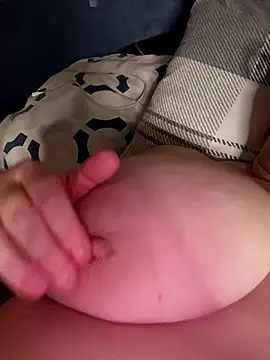 Snapshot of poussychats chatting on 03-11-25, 12:00 poussychats online show from 03-11-25, 12:00