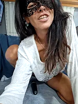 Snapshot of EmySkinny85 chatting on 10-25-25, 01:07 EmySkinny85 online show from 10-25-25, 01:07