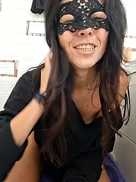 Snapshot of EmySkinny85 chatting on 11-24-25, 08:58 EmySkinny85 online show from 11-24-25, 08:58