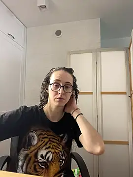 Snapshot of MartiniiSelenna chatting on 07-24-26, 06:00 MartiniiSelenna online show from 07-24-26, 06:00