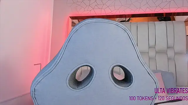 Snapshot of AngelineHeet chatting on 12-17-24, 03:28 AngelineHeet online show from 12-17-24, 03:28