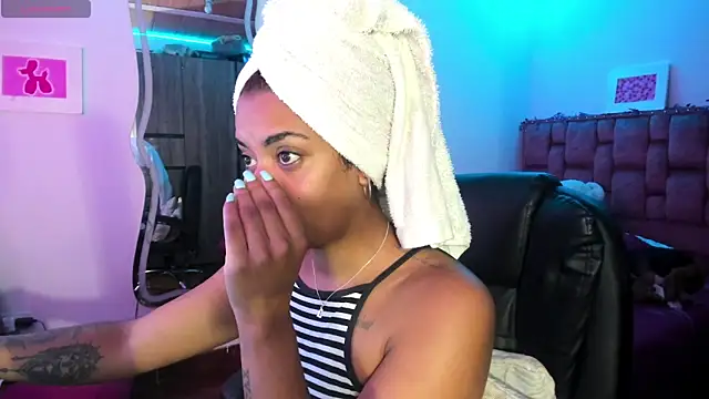 ladyrd1 online show from 12-31-24, 05:51