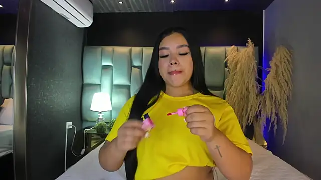 MarianaGarciaa   online show from 06-16-26, 07:49