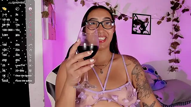 Snapshot of melanieecox chatting on 12-20-25, 02:29 melanieecox online show from 12-20-25, 02:29