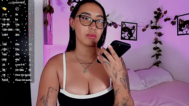 Snapshot of melanieecox chatting on 01-10-26, 12:23 melanieecox online show from 01-10-26, 12:23