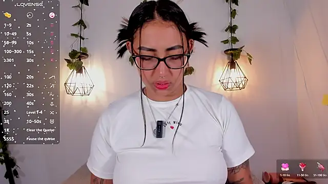 Snapshot of melanieecox chatting on 03-03-26, 02:50 melanieecox online show from 03-03-26, 02:50