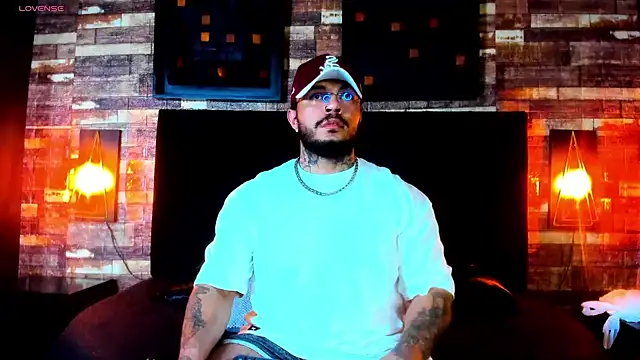 Snapshot of Van_Velckan chatting on 01-24-25, 04:16 Van Velckan online show from 01-24-25, 04:16