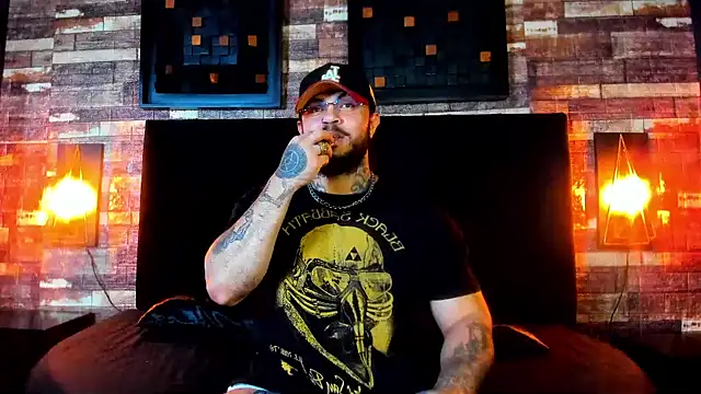 Snapshot of Van_Velckan chatting on 02-01-25, 04:24 Van Velckan online show from 02-01-25, 04:24