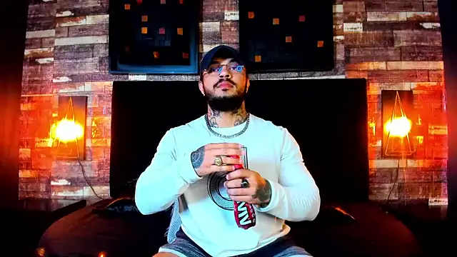 Snapshot of Van_Velckan chatting on 02-02-25, 04:15 Van Velckan online show from 02-02-25, 04:15