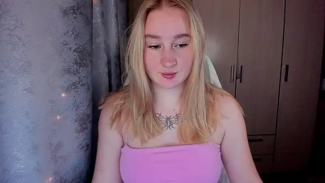 Snapshot of KeiraNight chatting on 12-20-25, 02:07 KeiraNight online show from 12-20-25, 02:07