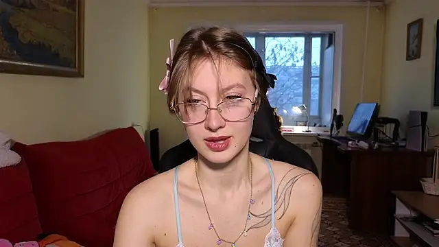 Snapshot of MalvinaBlum chatting on 11-18-25, 02:28 MalvinaBlum online show from 11-18-25, 02:28