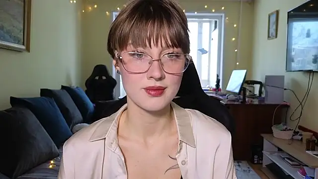 Snapshot of MalvinaBlum chatting on 12-21-25, 04:30 MalvinaBlum online show from 12-21-25, 04:30