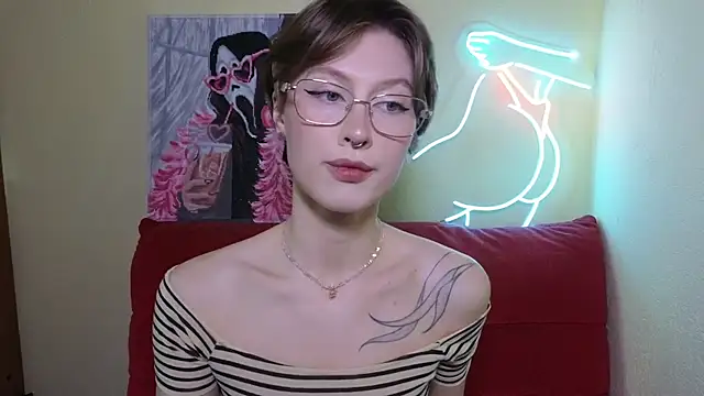 Snapshot of MalvinaBlum chatting on 05-15-26, 10:00 MalvinaBlum online show from 05-15-26, 10:00