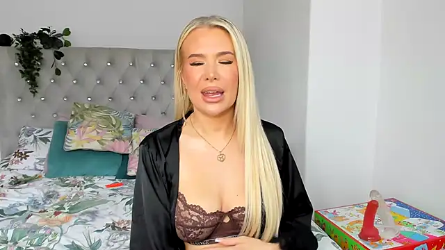 Snapshot of Alexia-Lee chatting on 01-14-25, 01:17 Alexia-Lee online show from 01-14-25, 01:17