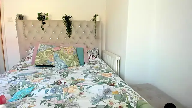 Snapshot of Alexia-Lee chatting on 03-08-25, 01:14 Alexia-Lee online show from 03-08-25, 01:14