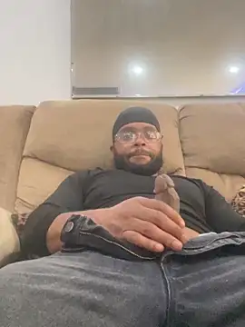 Snapshot of Enos3 chatting on 10-24-25, 07:43 Enos3 online show from 10-24-25, 07:43