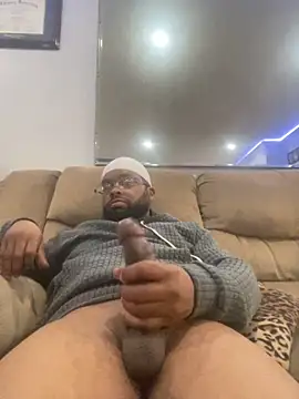 Snapshot of Enos3 chatting on 10-27-25, 12:31 Enos3 online show from 10-27-25, 12:31