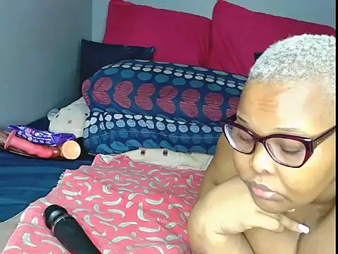 Snapshot of fatafricanqueen chatting on 06-26-26, 10:41 fatafricanqueen online show from 06-26-26, 10:41