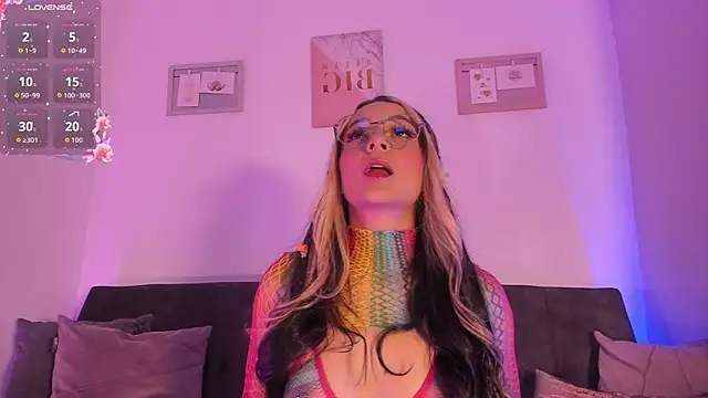 Snapshot of penny_sweett_ chatting on 07-18-26, 11:19 penny sweett online show from 07-18-26, 11:19
