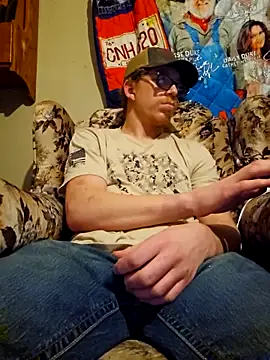 Snapshot of REDHAMMER_ chatting on 03-05-25, 12:16 REDHAMMER online show from 03-05-25, 12:16