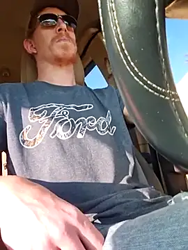 Snapshot of REDHAMMER_ chatting on 11-12-25, 09:14 REDHAMMER online show from 11-12-25, 09:14