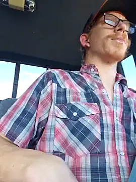 Snapshot of REDHAMMER_ chatting on 02-26-26, 09:14 REDHAMMER online show from 02-26-26, 09:14