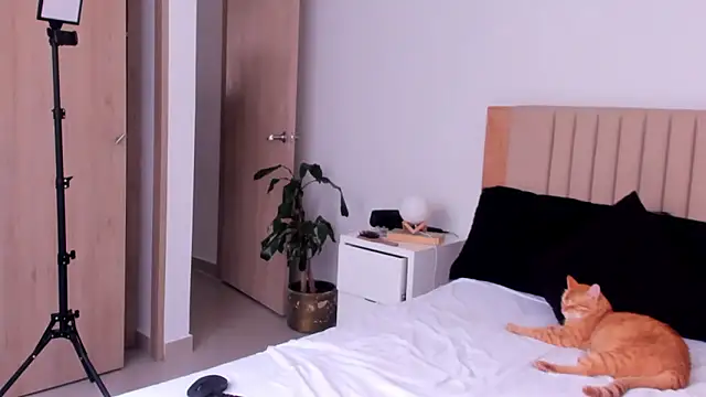 AnaHenao online show from 10-09-25, 08:18