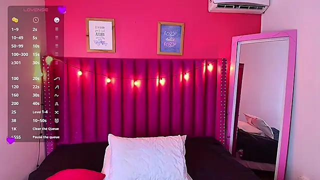 Snapshot of littleebonny chatting on 01-15-25, 01:09 littleebonny online show from 01-15-25, 01:09