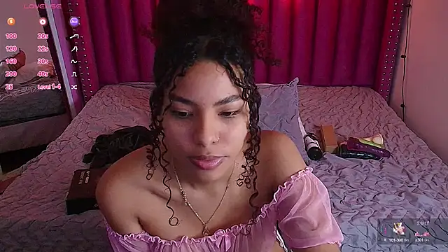 Snapshot of littleebonny chatting on 01-21-25, 01:00 littleebonny online show from 01-21-25, 01:00