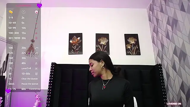 Snapshot of littleebonny chatting on 03-08-25, 07:53 littleebonny online show from 03-08-25, 07:53